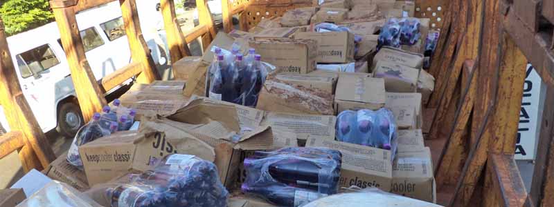 Parte de carga provavelmente furtada é encontrada abandonada em canavial