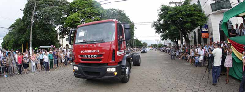 Parceria garante conquista de caminhão auto bomba tanque para Corpo de Bombeiros de Paraguaçu