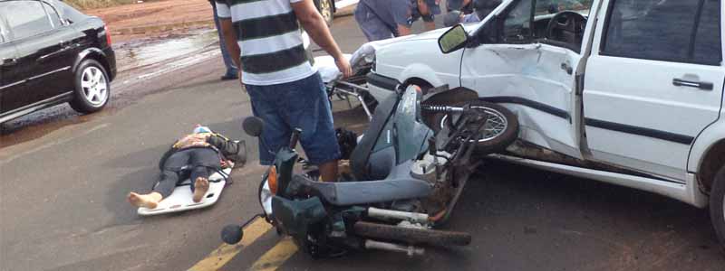 Duas pessoas ficam feridas em acidente na entrada da cidade