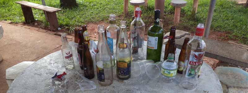 Moradores ao redor da Praça Dona Lídia reclamam da bagunça que jovens fazem no local