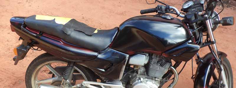 Moto é furtada durante a madrugada, pintada e abandonada na Vila Nova