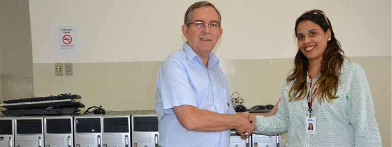 Zilor faz doação de computadores para Faculdades Gammon