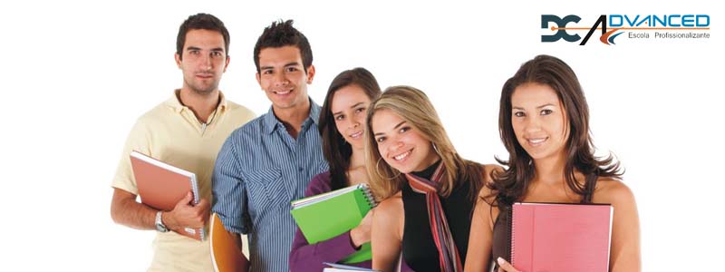 Escola profissionalizante está com vagas abertas para cursos de Inglês e Hardware