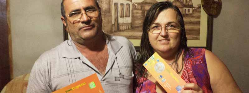 Casal paraguaçuense fatura ingressos para a Copa das Confederações