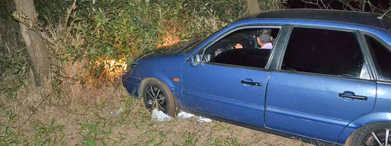 Motorista sofre mal súbito, perde o controle da direção e sai da pista