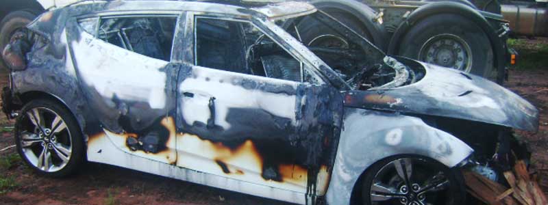 Comerciante de Paraguaçu é assaltada quando chegava em casa; carro levado é queimado