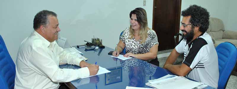 Prefeito Ediney se reúne com organizadores do movimento