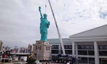 Moradores de Bauru se revoltam com réplica verde da estátua da Liberdade