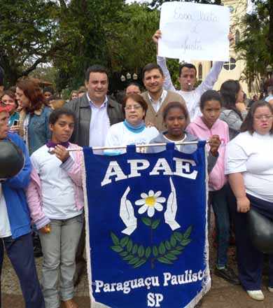 Prefeitura apoia manifestação da APAE contra fim dos repasses à entidade