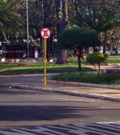 Prefeitura altera sinalização para melhorar segurança, fluxo e aumentar vagas de estacionamento