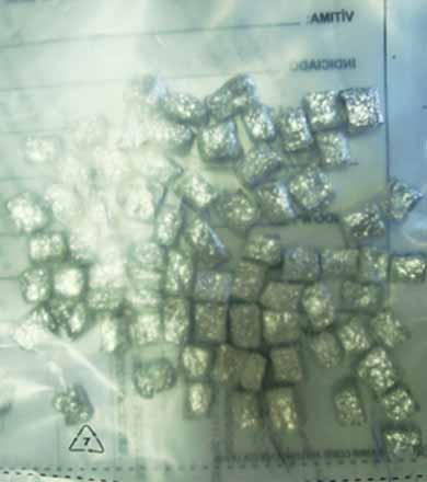 Dezenas de porções de maconha são encontradas com jovens na Vila Adileta