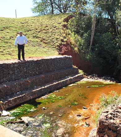 Prefeito Ediney acompanha obras da erosão na Barra Funda