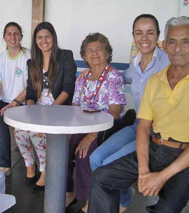 Assistidos do Lar dos Idosos têm tarde de lazer no Lanche do Paulinho