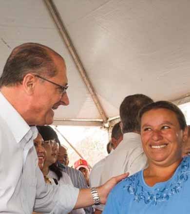 Governo paulista entrega 101 moradias populares em Borá