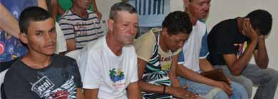 Ação social de Igreja proporciona um dia diferente aos moradores de rua de Paraguaçu