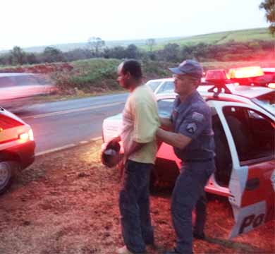 Pedreiro é roubado na Vila Fercon e encontrado amarrado em canavial
