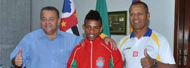Ediney recebe atleta em seu gabinete antes da disputa no Peru