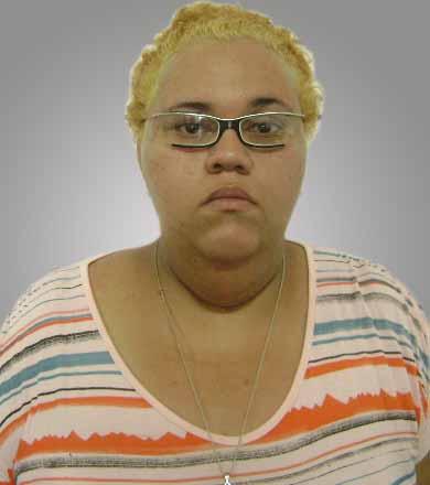 Manicure é presa por ser suspeita no envolvimento na morte de família encontrada carbonizada