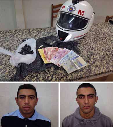 Jovens envolvidos com o tráfico de drogas são presos em casa abandonada