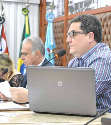 Camarguinho define pauta desta segunda dia 16