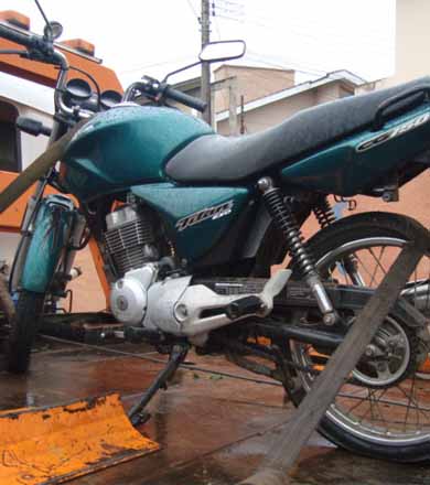Moto furtada é recuperada pela PM em Assis
