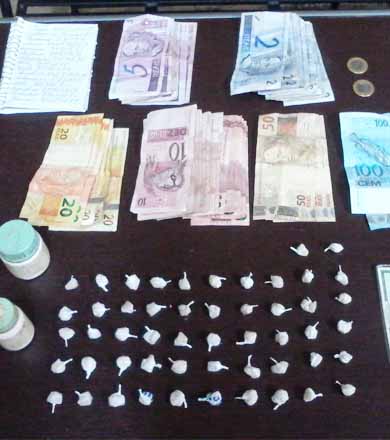Polícia Militar estoura “ponto de drogas” em Assis e leva um para a cadeia de Lutécia