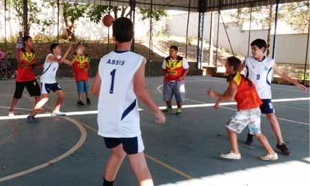 Projeto de iniciação esportiva incentiva o esporte nas escolas municipais