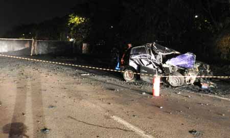 Mulher morre em acidente com duas carretas e dois carros na Raposo Tavares