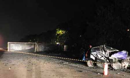 Mulher morre em acidente com duas carretas e dois carros na Raposo Tavares