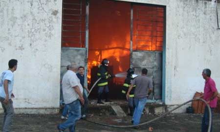 Incêndio destrói almoxarifado da Secretaria de Saúde de Assis