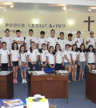 Estudantes do Colégio Paraguaçu conhecem a Câmara Municipal