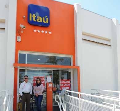 Greve dos bancários reabre negociações com Fenaban que oferece 7,1%