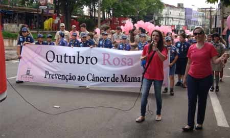 Associação de Combate ao Câncer de Assis realiza caminhada de conscientização