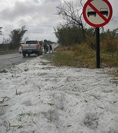 Tempestade de granizo atinge Rodovia Rachid Rayes em Assis