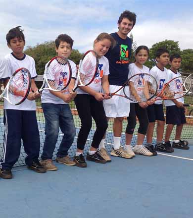 Projeto de tênis em Paraguaçu leva o esporte às crianças de baixa renda