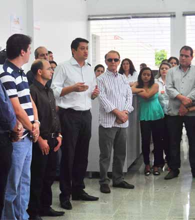 Prefeito participa da inauguração da nova loja da Elétrica Forte