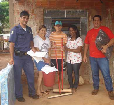 Defesa Civil de Paraguaçu atende vitimas do vendaval na Roseta