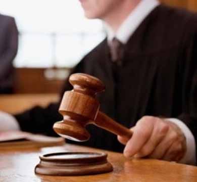 Júri absolve do crime de homicídio homem que desferiu facadas dentro de supermercado