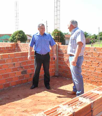Prefeito Ediney visita obra da nova UBS do Jardim das Oliveiras