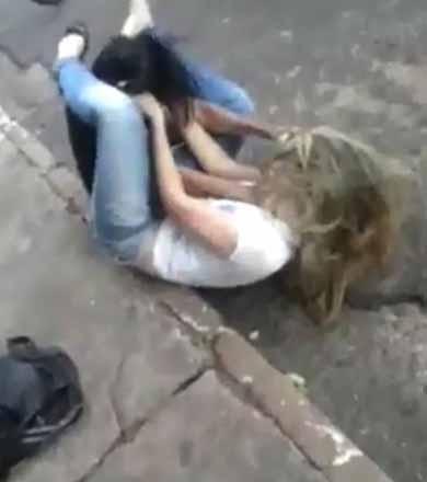 TV Tem exibe vídeo de briga de meninas em escola em Paraguaçu Paulista