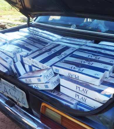 Mais de 7 mil maços de cigarros contrabandeados são apreendidos em carros em Paraguaçu