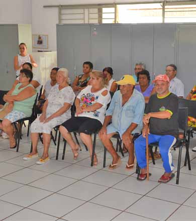 Portadores de  diabetes participam de reunião na Unidade de Saúde da Família Barra Funda VII