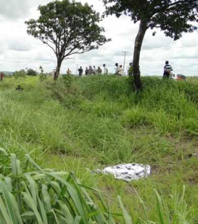 Motociclista morre após bater violentamente contra árvore e Santa Cruz