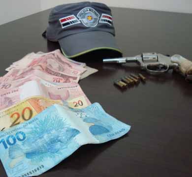 Dupla rouba padaria, foge em Fusca, mas acaba presa pela PM em Assis