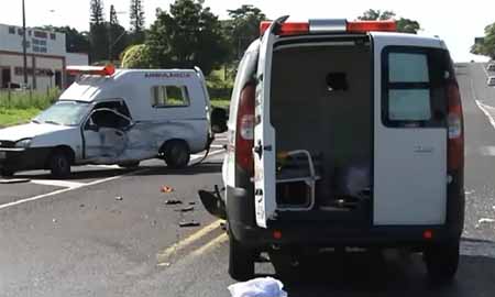 Ambulâncias colidem em rodovia e deixam oito feridos em Tupã