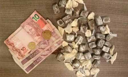 Menor é apreendido com  dezenas de porções de maconha e pinos de cocaína