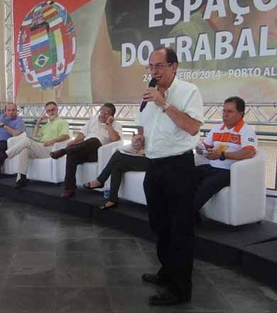 Sincomerciários de Assis participa de Fórum Social Temático em Porto Alegre