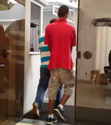 Após roubo inseticidas avaliados em quase R$ 300 mil, polícia detém casal com parte deles