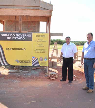 Prefeito Ediney visita obras de construção do kartódromo no Centro de Convergência
