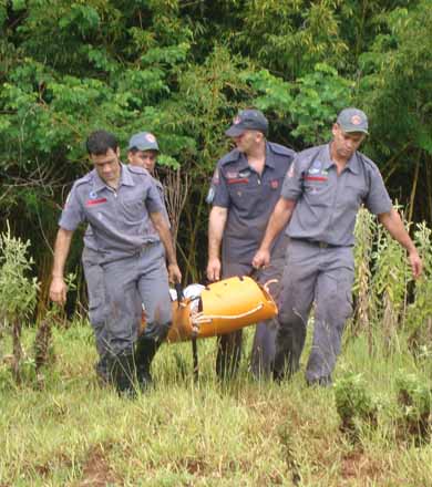 Bombeiros resgatam adolescentes arrastados por enxurrada em Assis